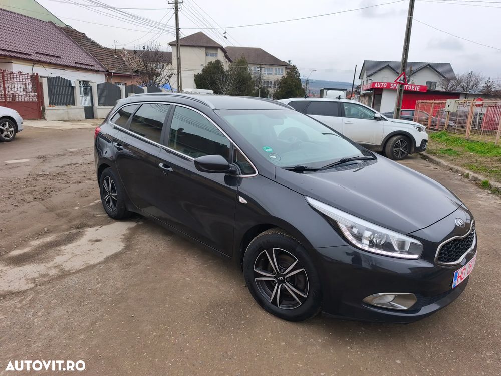 Kia Ceed 1.6 CRDi 128 ISG SW Platinum Edition - 3