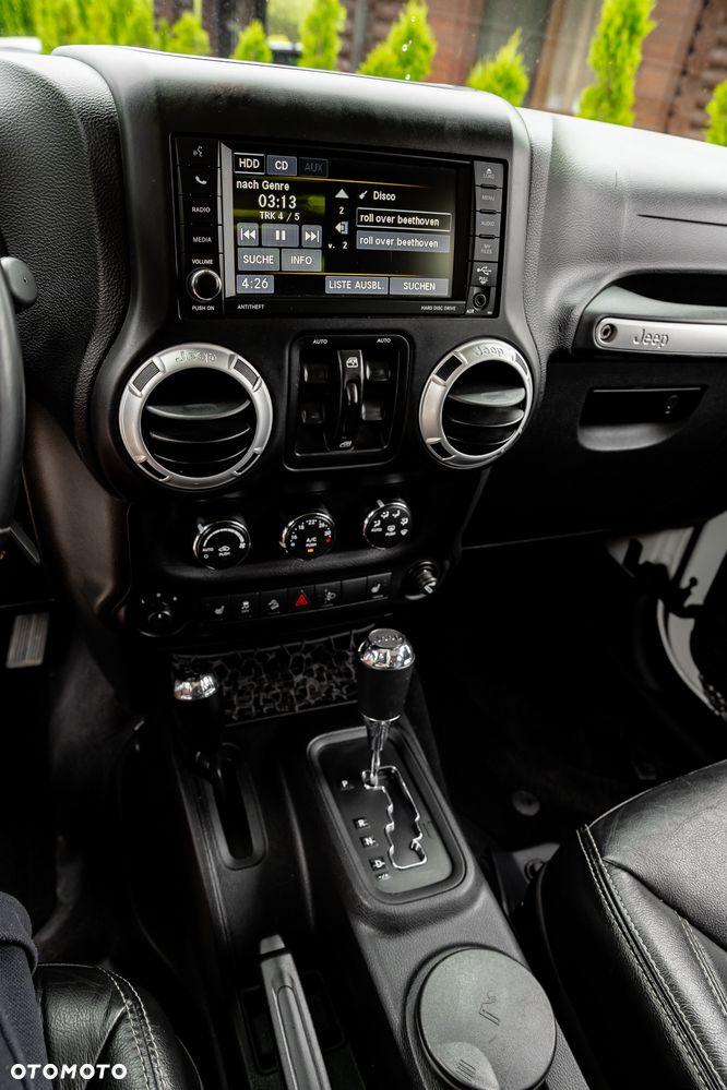 Jeep Wrangler Unlimited 3.6 Automatik Sahara - 37