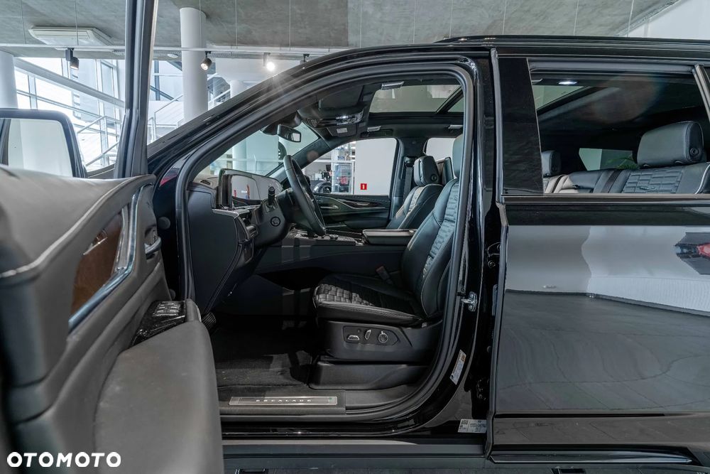 Cadillac Escalade - 20