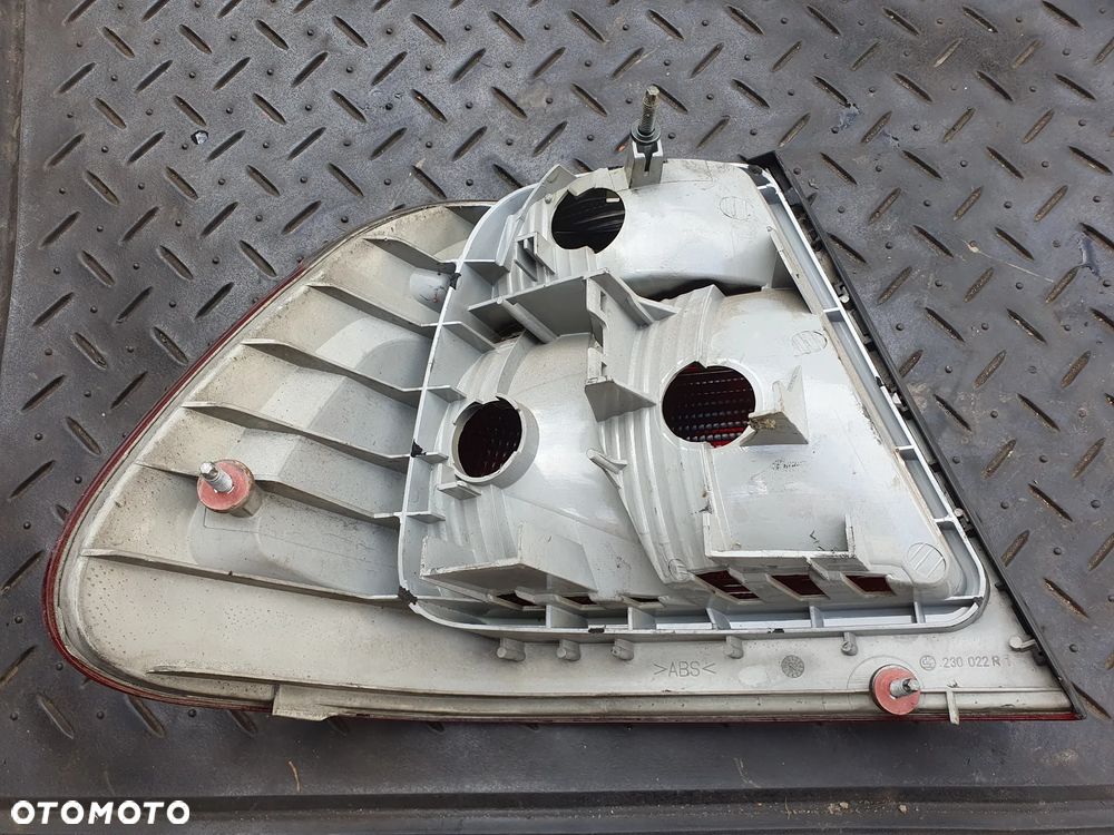 BMW E46 SEDAN LAMPA PRAWA TYLNA PRAWY TYŁ 8383822 230022R1 - 2