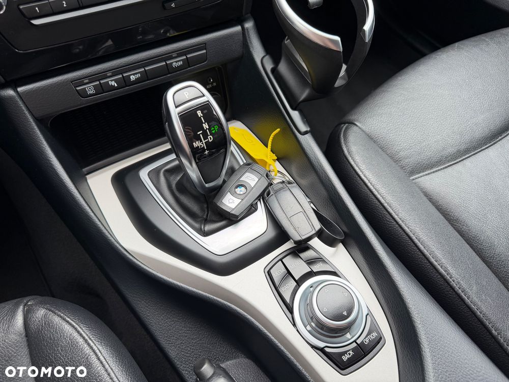 BMW X1 sDrive18d xLine - 32