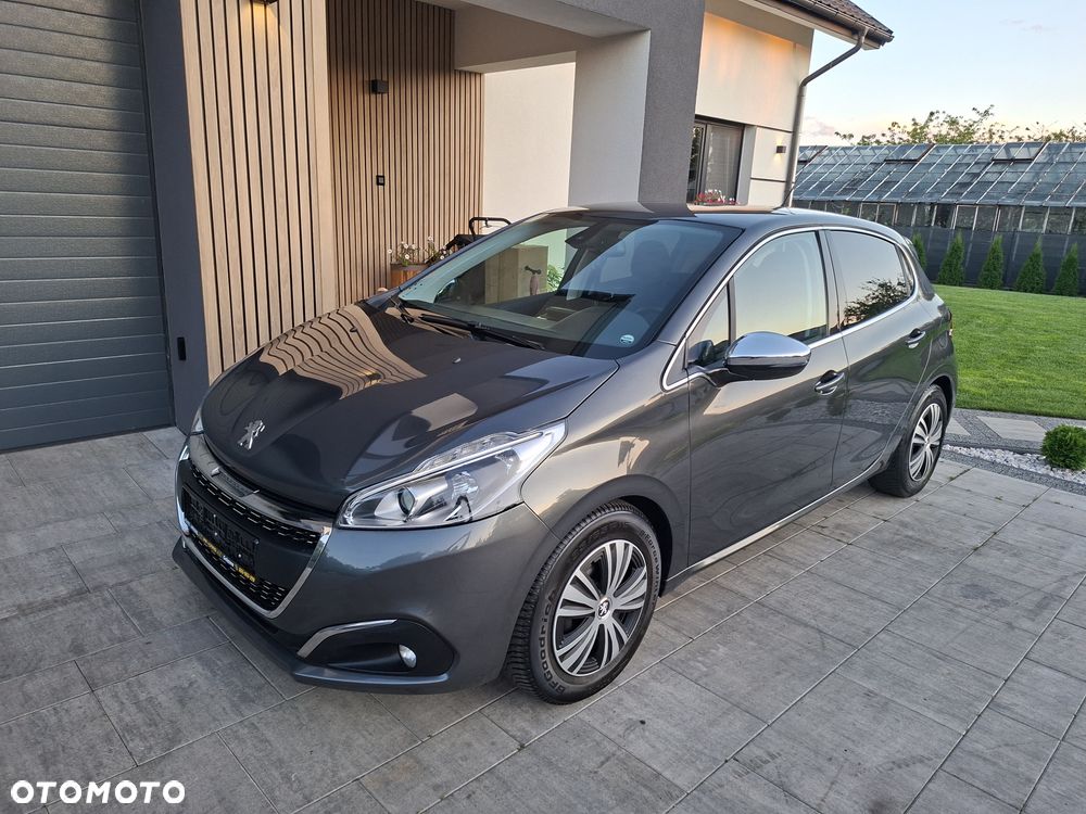 Peugeot 208 - 1