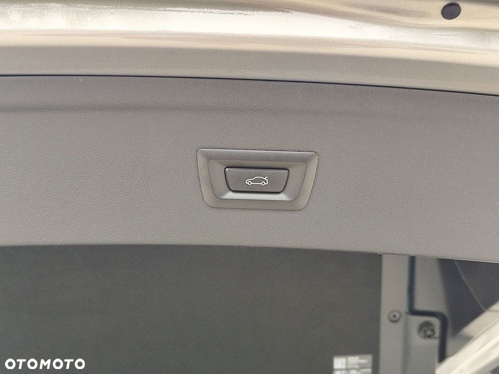 BMW iX xDrive40 76.6kWh Signature - 32