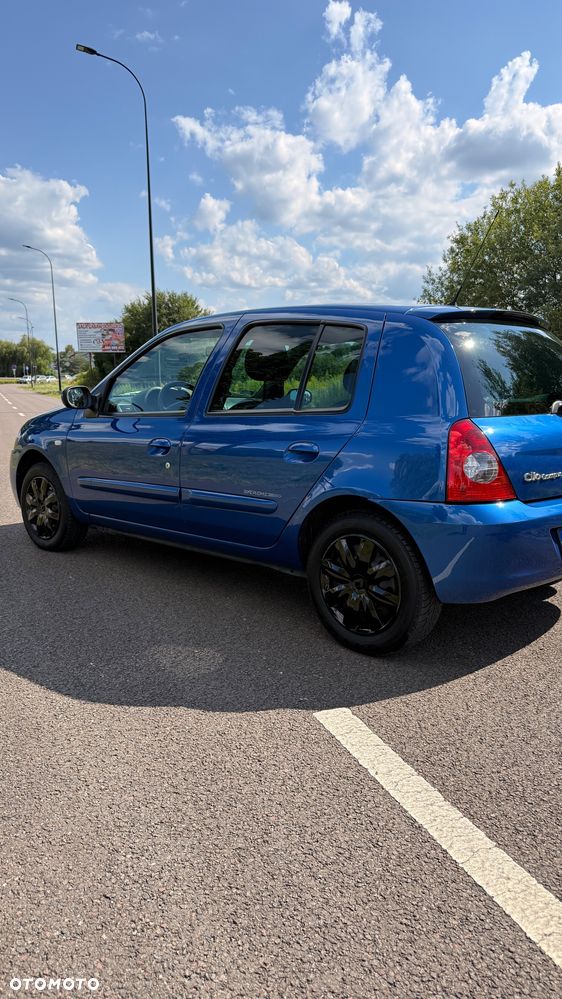 Renault Clio 1.2 16V Campus - 10