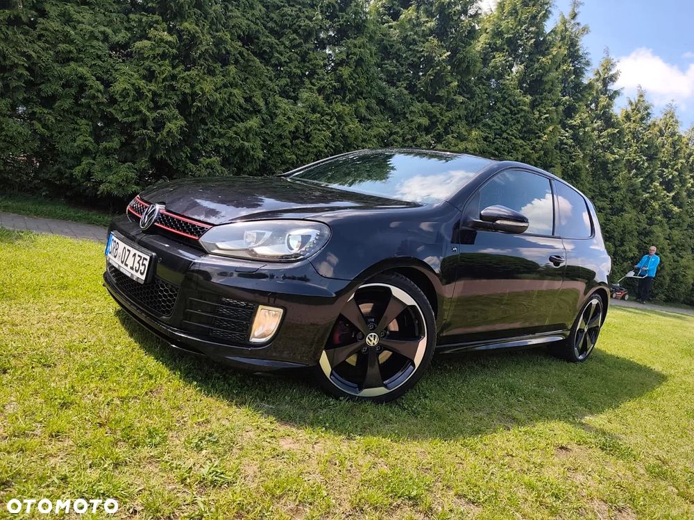 Volkswagen Golf - 1