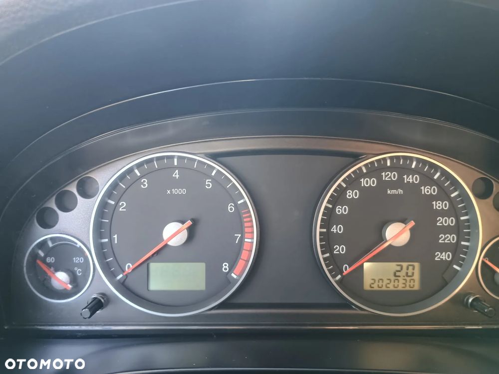 Ford Mondeo 1.8 Ghia - 17