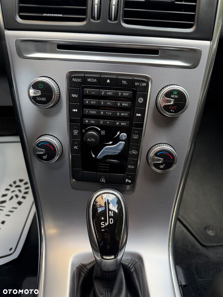 Volvo XC 60 D3 Geartronic Momentum - 22