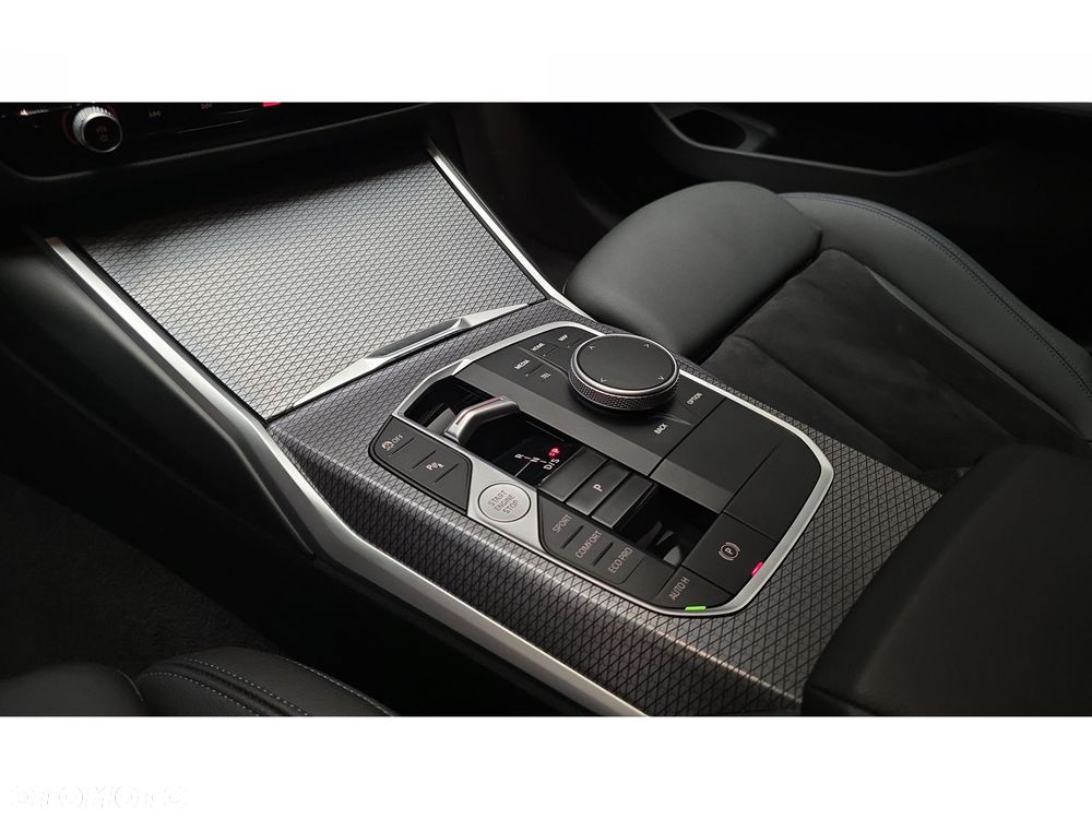 BMW Seria 3 320d xDrive M Sport - 22