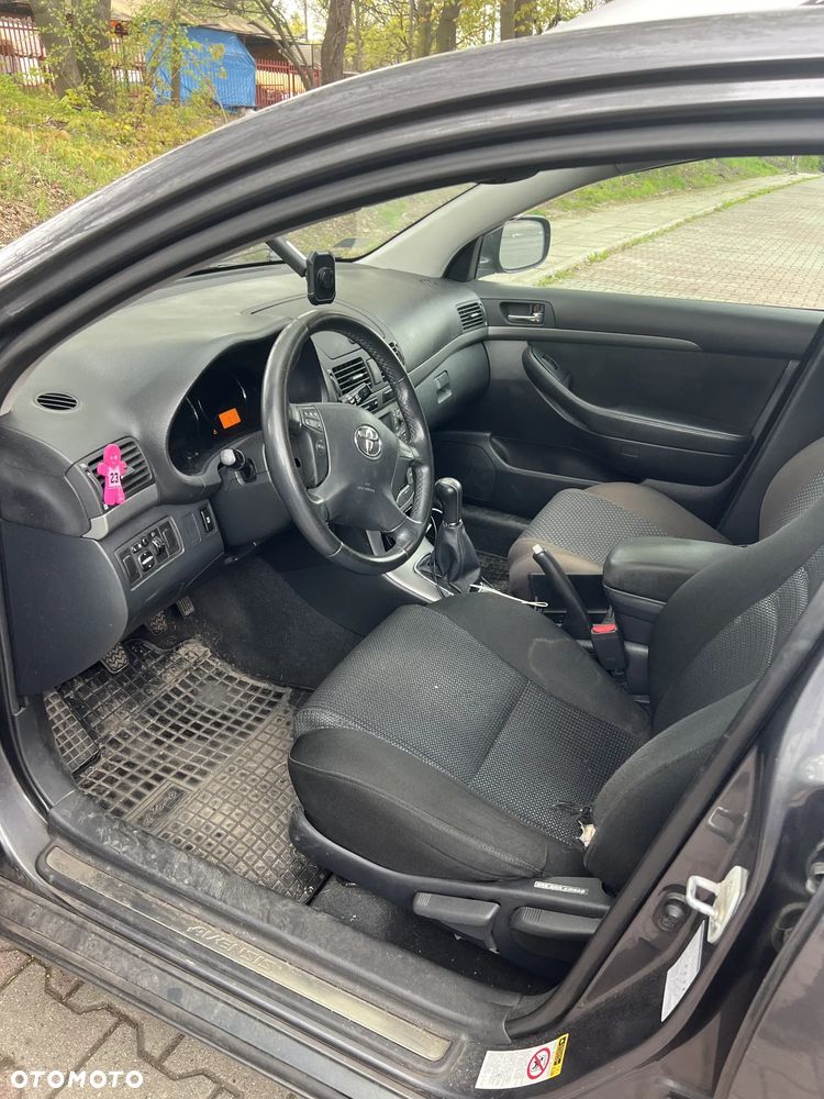 Toyota Avensis - 11