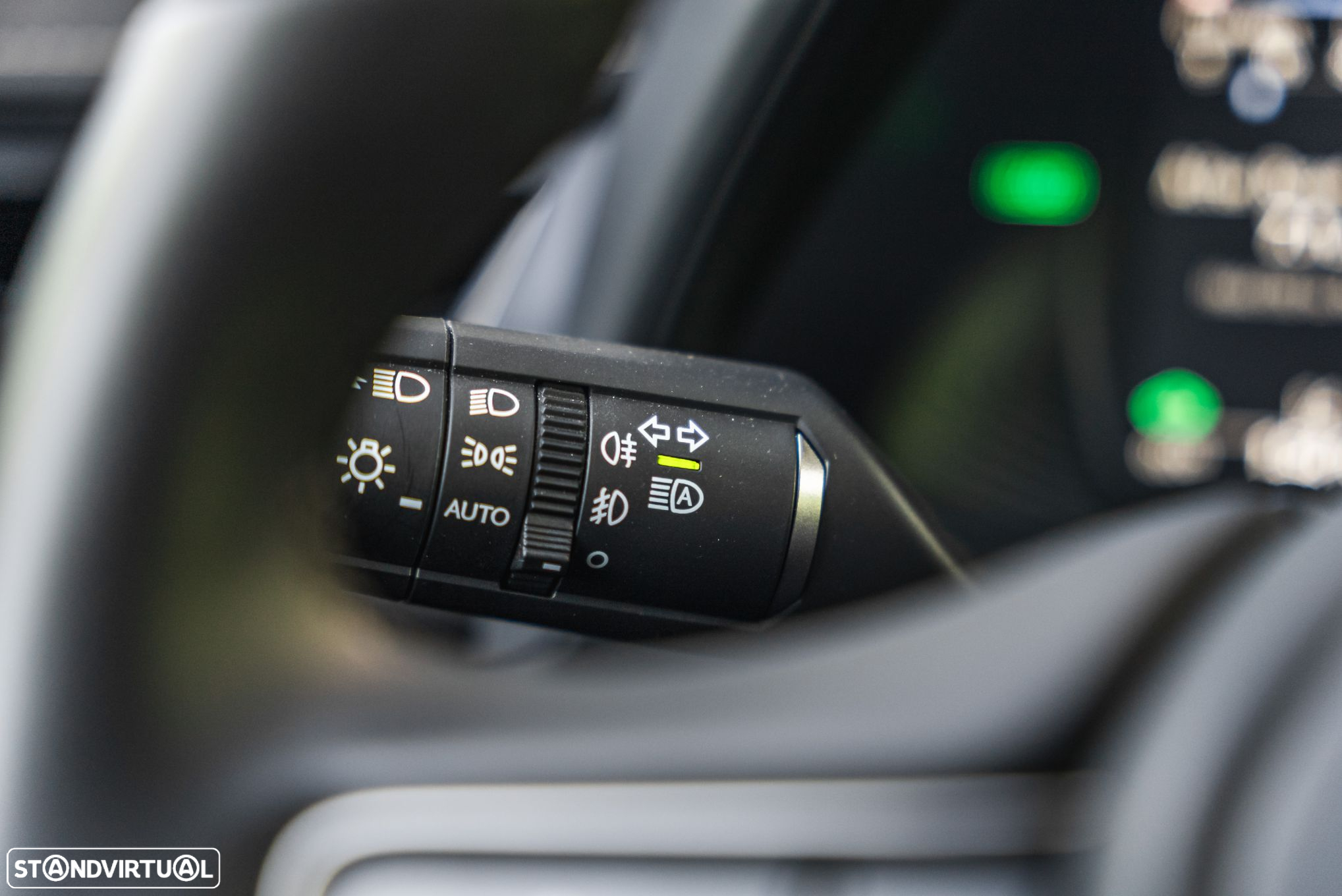 Lexus ux-250h - 22
