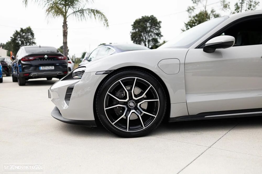 Porsche Taycan Sport Turismo - 20