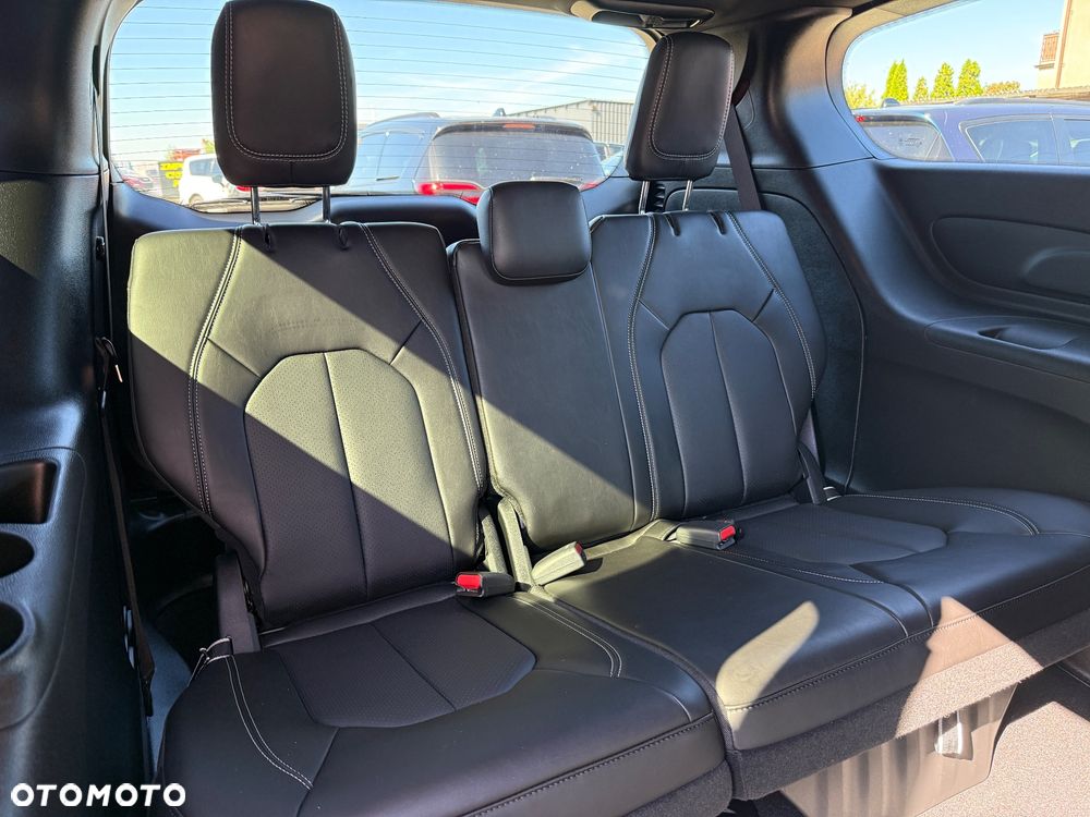Chrysler Pacifica - 31