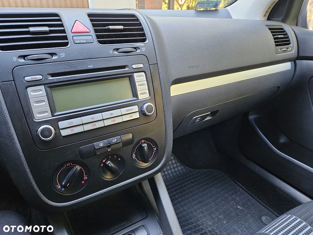 Volkswagen Golf - 6
