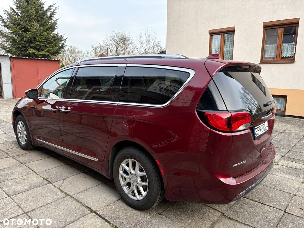Chrysler Pacifica - 4
