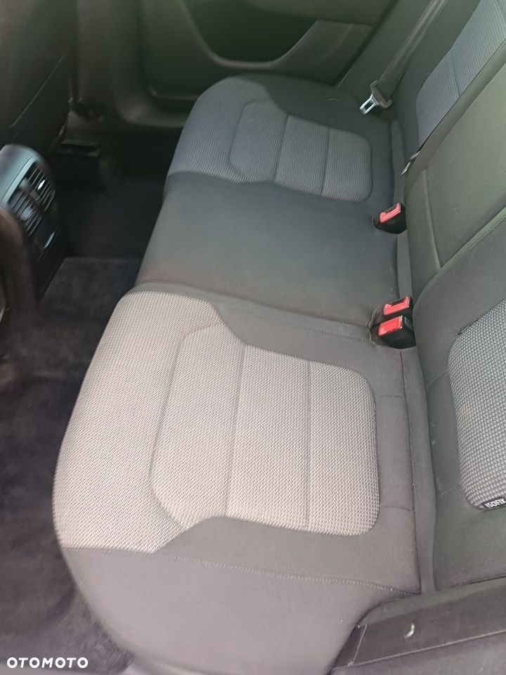 Volkswagen Passat 1.6 TDI BlueMotion Technology Comfortline - 11