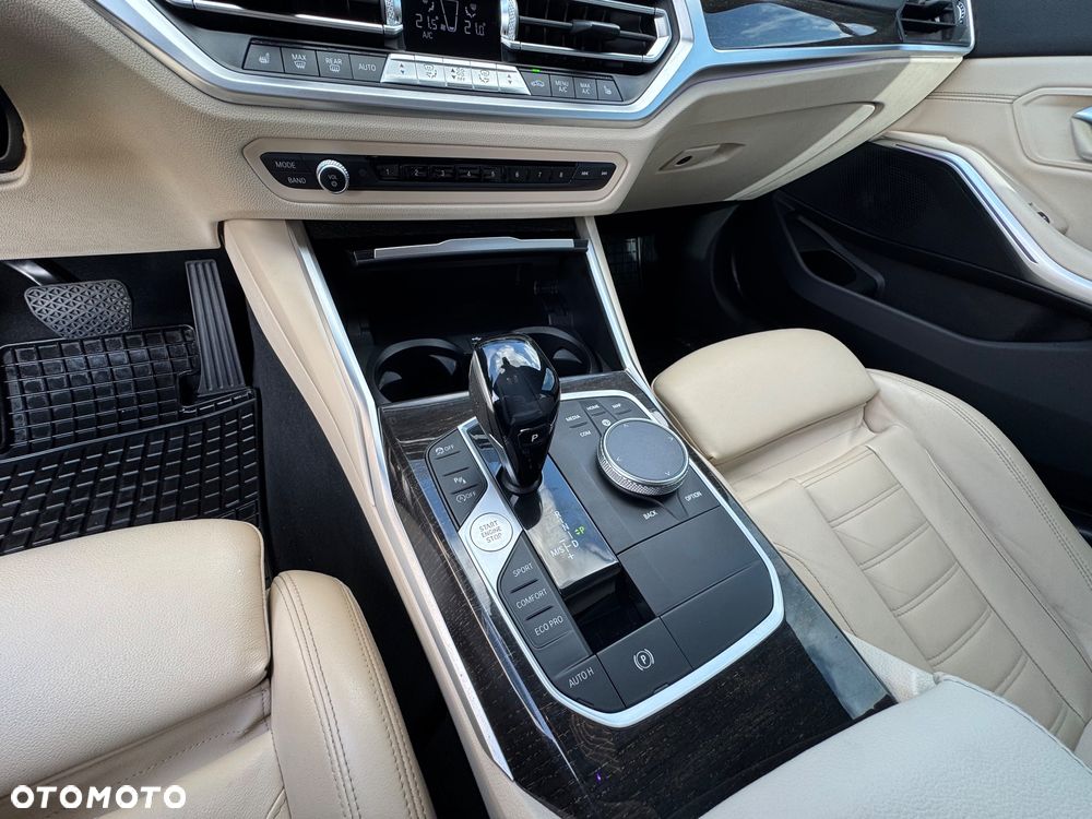 BMW Seria 3 330i M Sport - 17