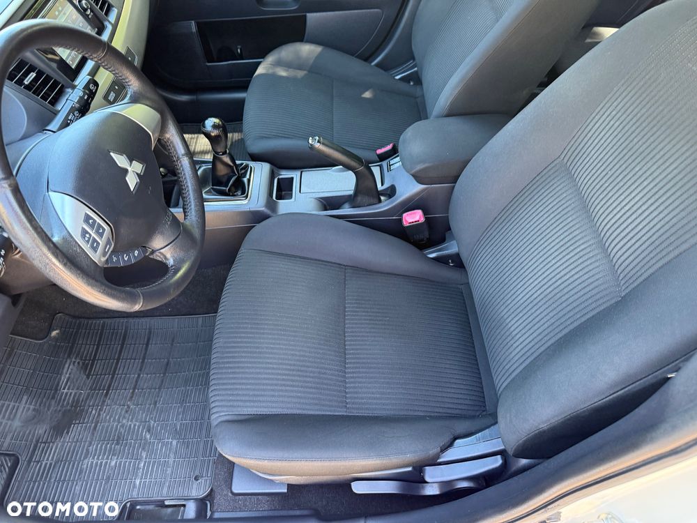 Mitsubishi Lancer 1.6 ClearTec Inform - 29