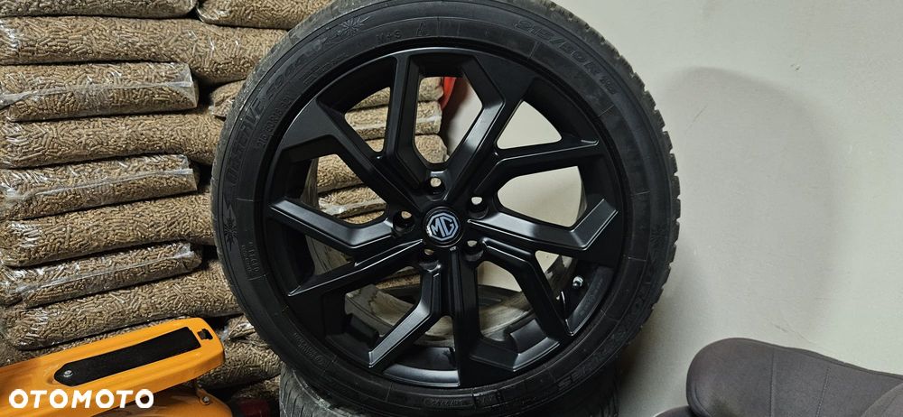 MG ZS Hybrid+ - 19