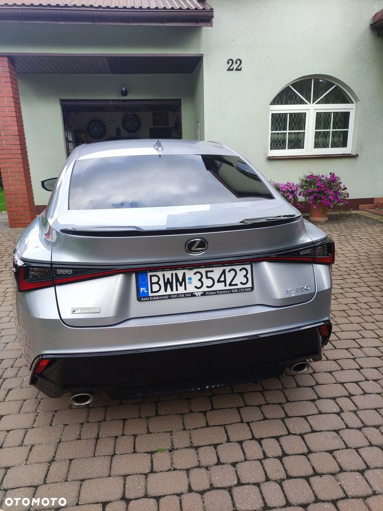 Lexus IS - 12