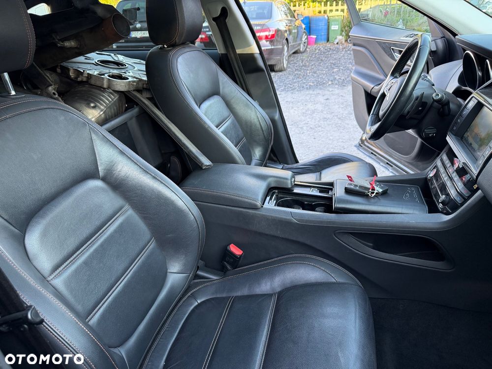 Jaguar F-Pace 2.0 i4D AWD Prestige - 25