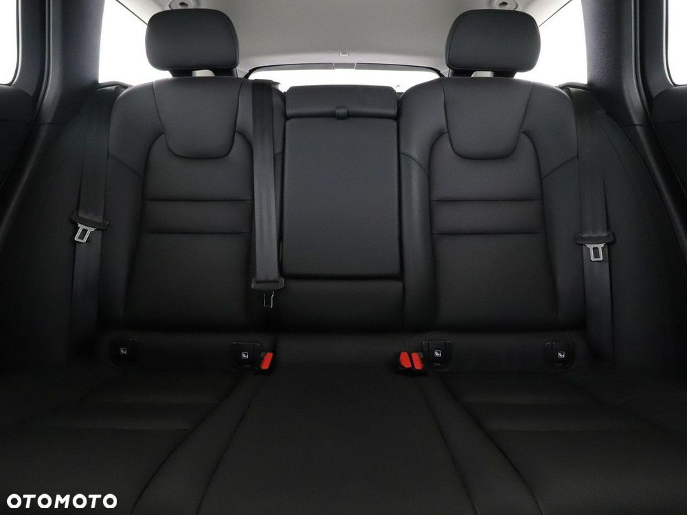 Volvo V60 B4 D Plus Dark - 19