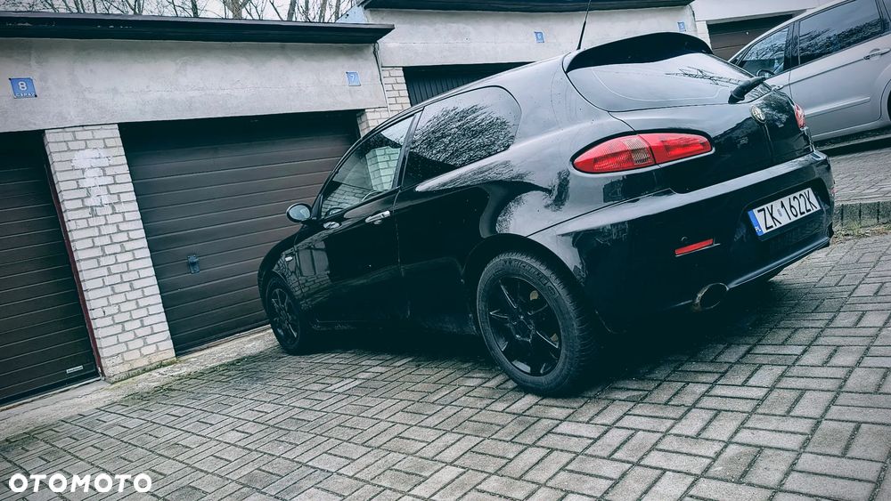 Alfa Romeo 147 1.9 JTD 16V Q2 - 19