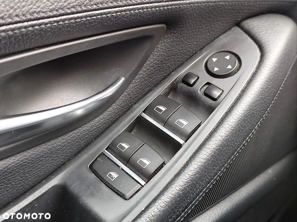 BMW Seria 5 525d xDrive Touring Sport-Aut Luxury Line - 16