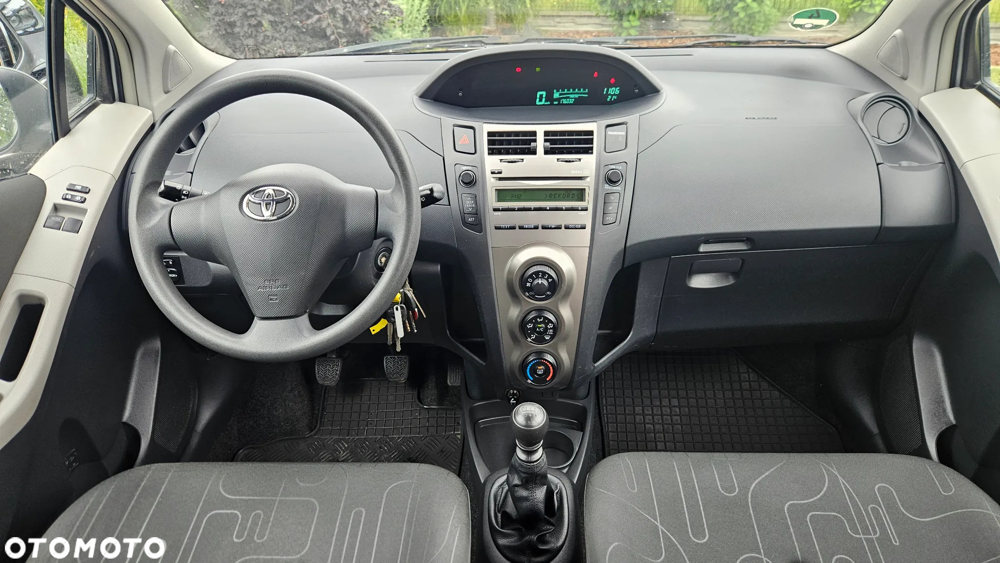 Toyota Yaris - 12