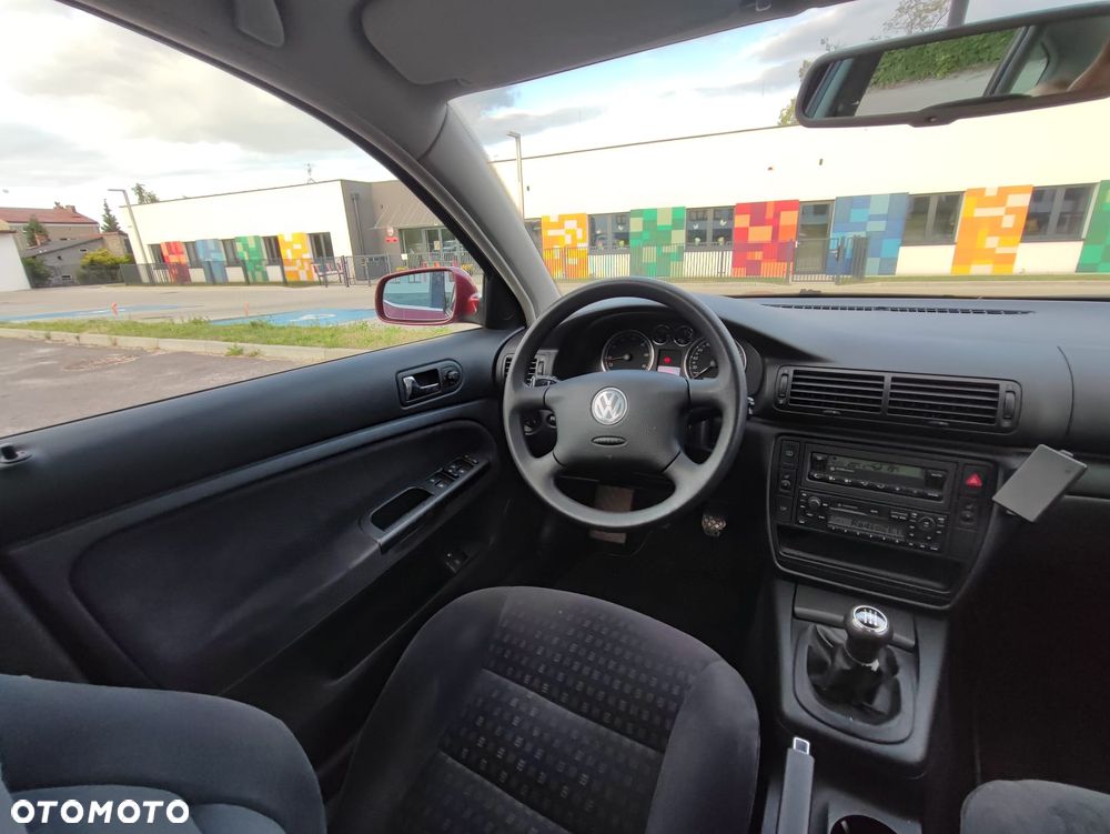 Volkswagen Passat 1.8T Trendline - 9