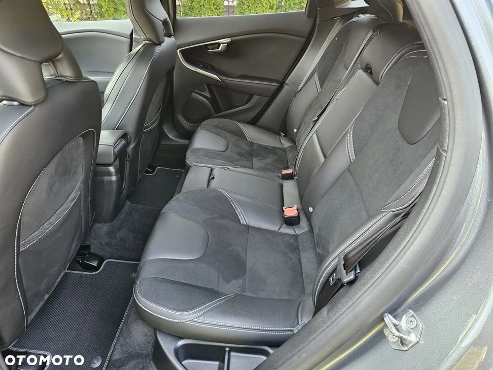 Volvo V40 T3 Drive-E R-Design Momentum - 28
