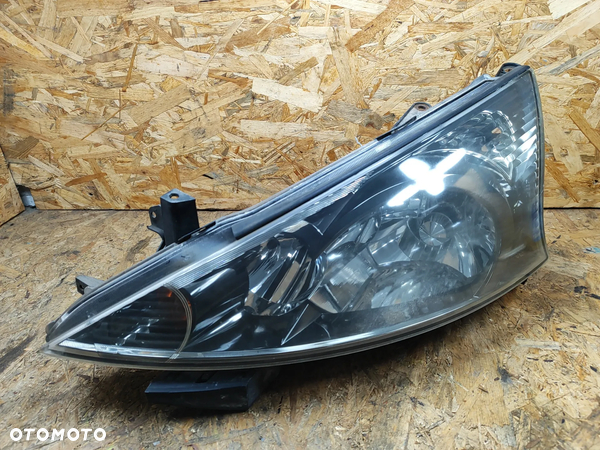 Mitsubishi Grandis 03- Lampa przód prawa / lewa Xenon koito kompletna  EUROPA, świeci