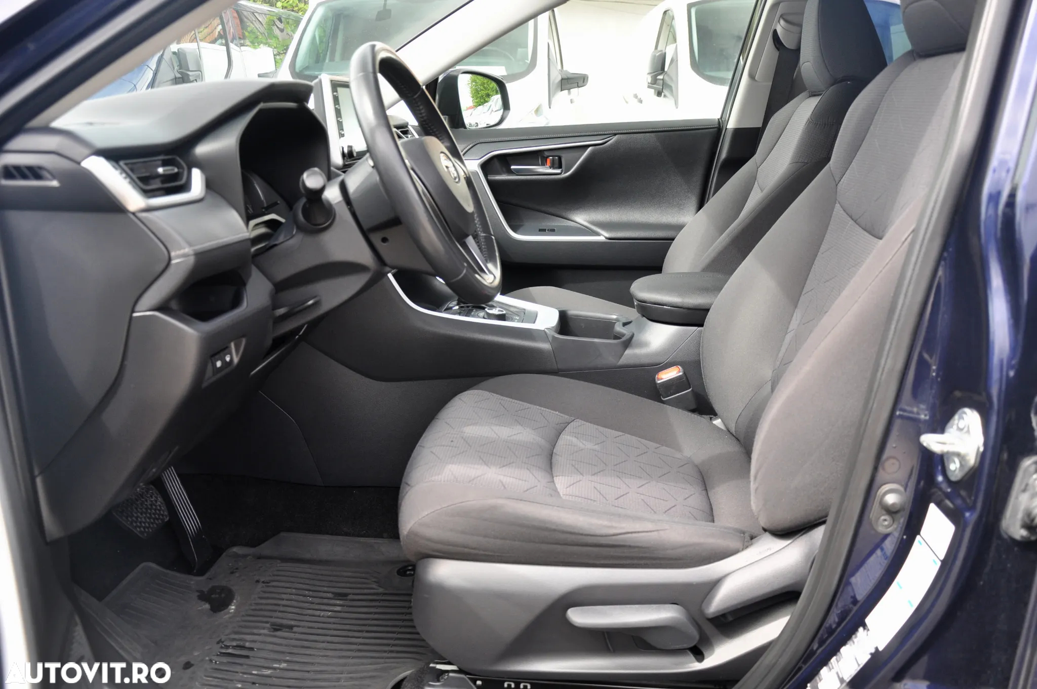 Toyota RAV4 - 11