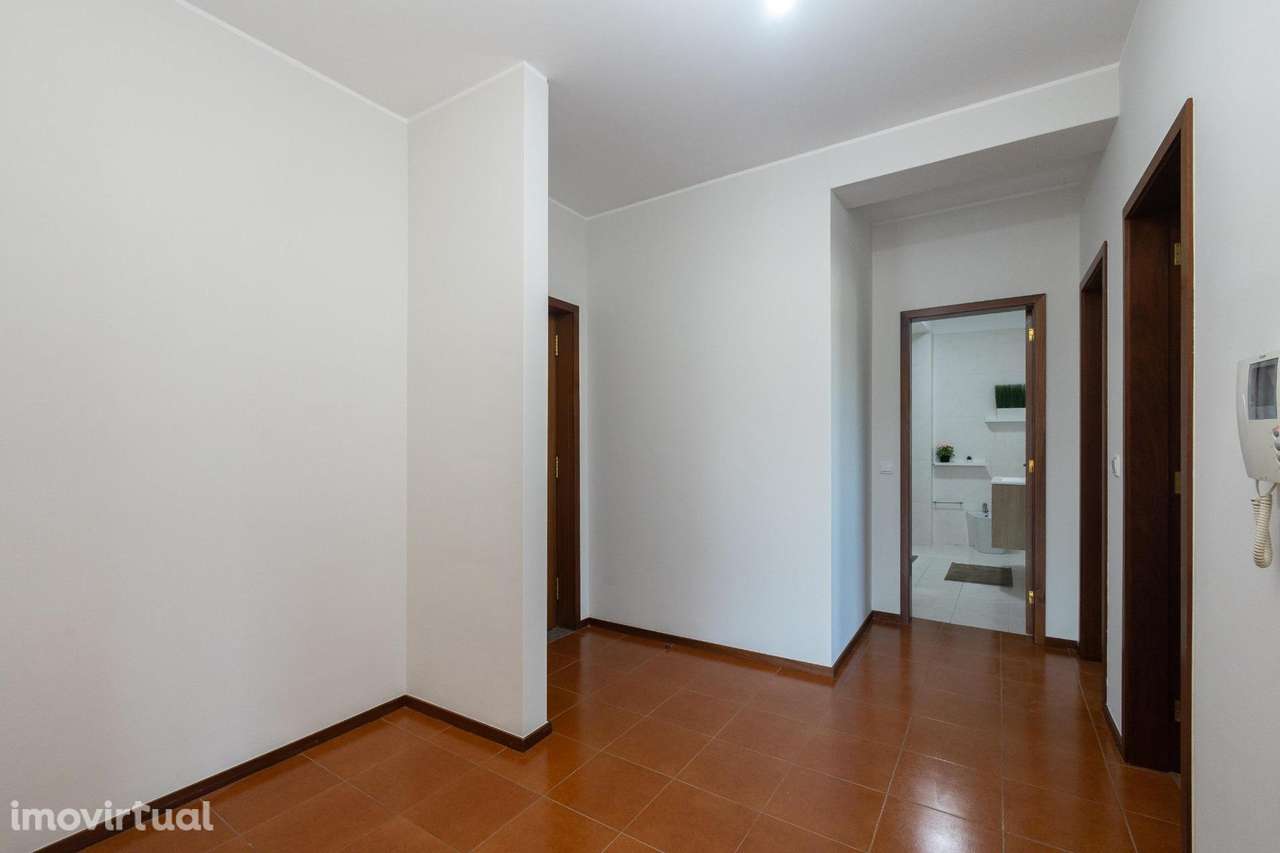 Apartamento T2 no Largo da Estação (Paredes) ,Próximo à CESPU... - Grande imagem: 3/21