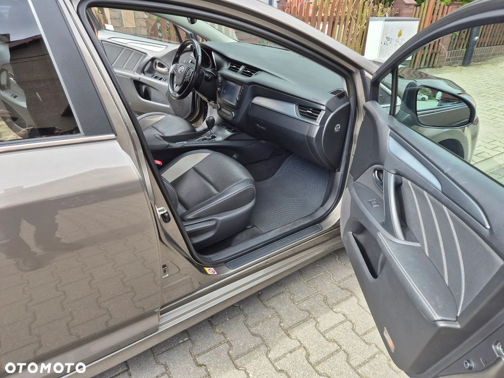 Toyota Avensis 1.8 Premium MS - 10