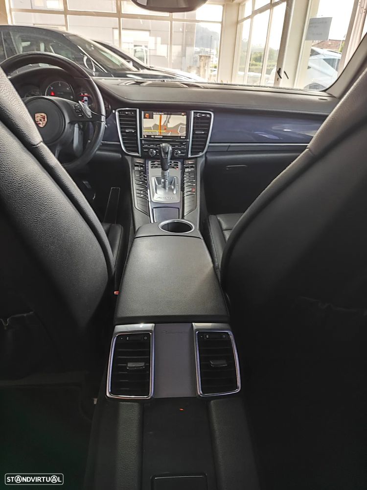 Porsche Panamera Platinum Edition - 24