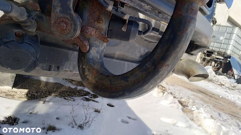 CHOWANY HAK HOLOWNICZY AUDI A6 C6 KOMBI - 2