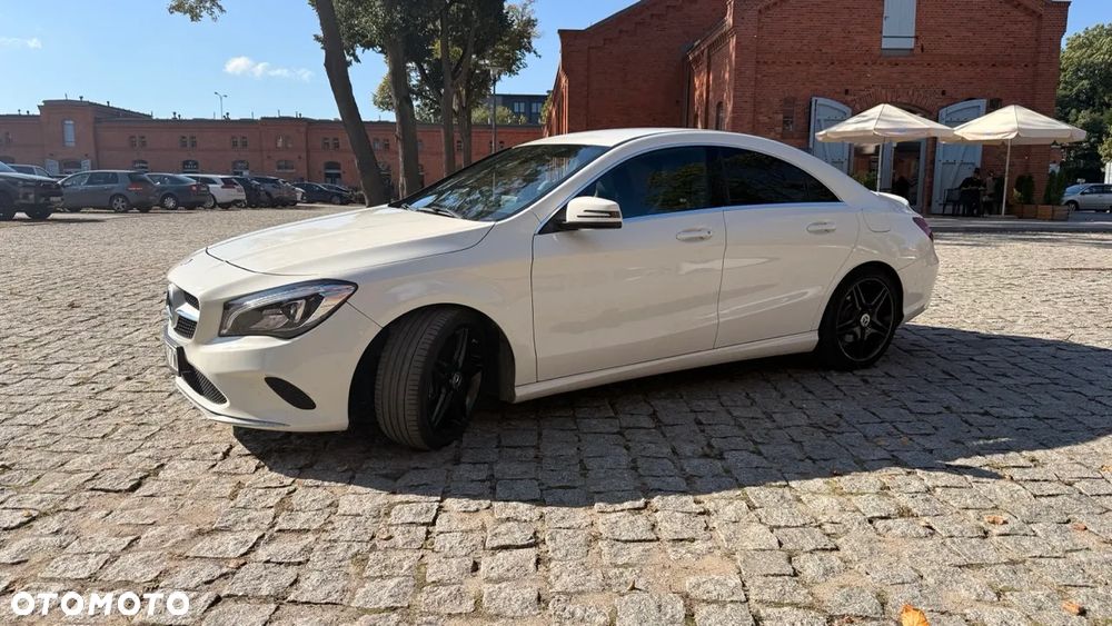 Mercedes-Benz CLA 250 7G-DCT Urban - 4