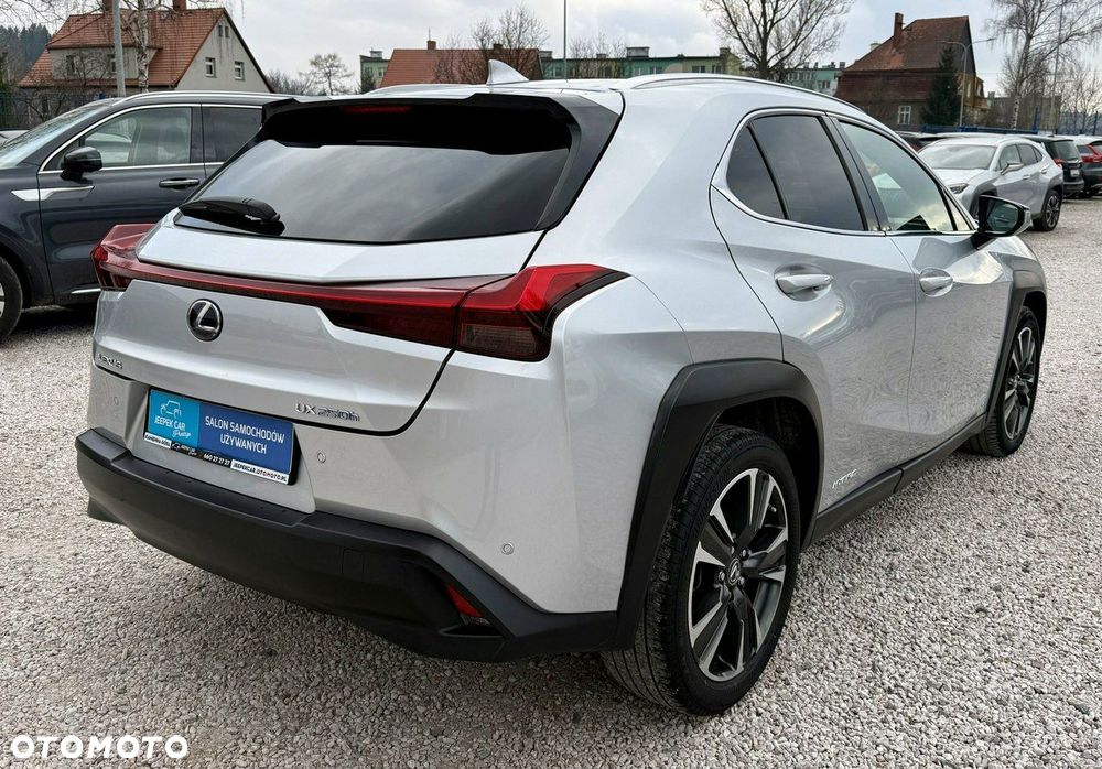 Lexus UX - 8