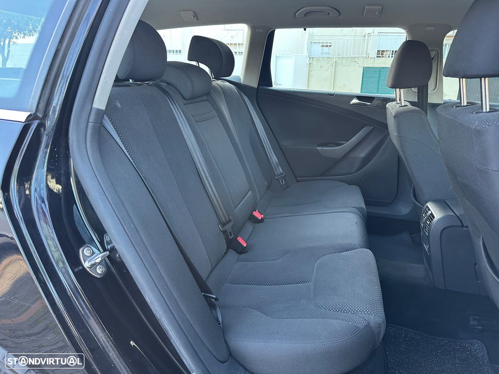 VW Passat 1.6 TDI Confortline - 16