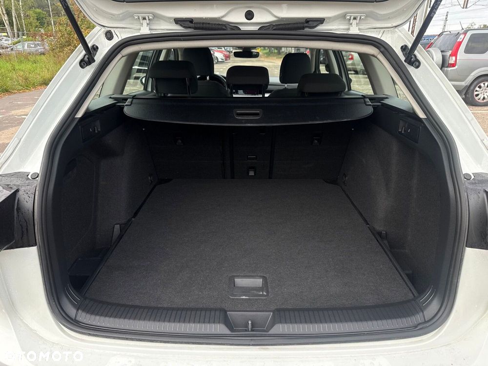 Volkswagen Golf 2.0 TDI Life - 35