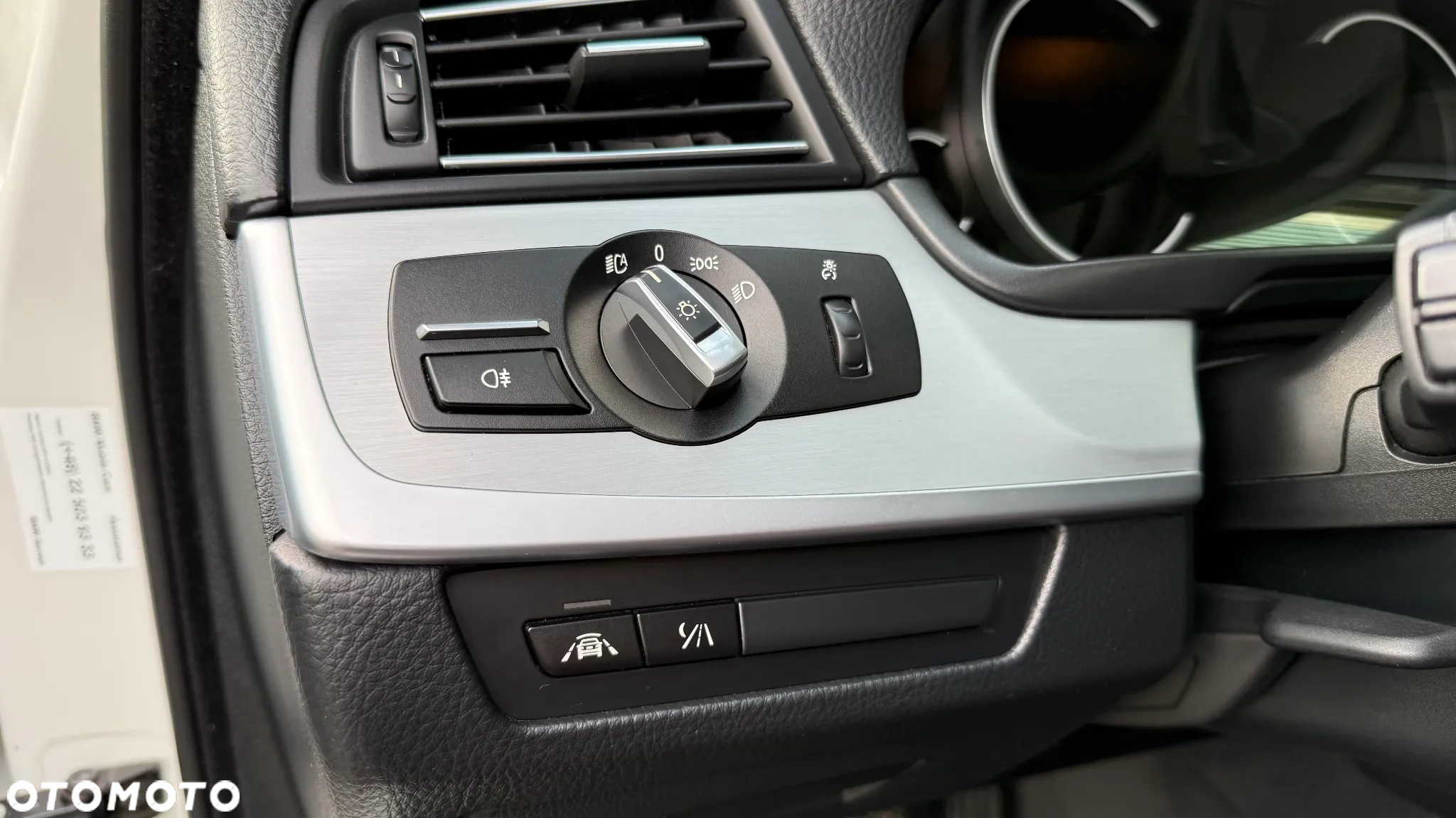 BMW Seria 5 528i xDrive - 14
