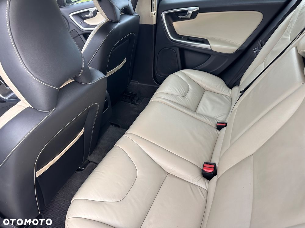 Volvo V60 D3 Momentum - 21