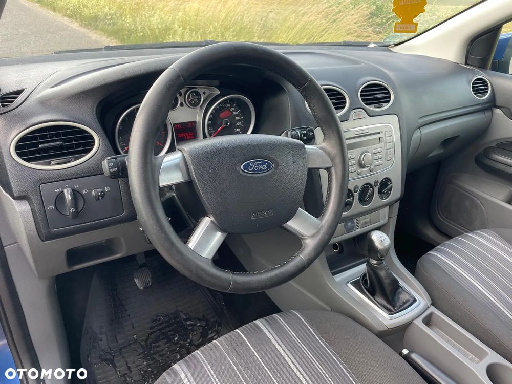 Ford Focus 1.6 16V Fun X - 14