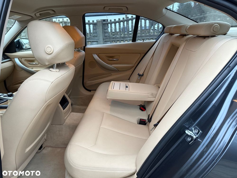 BMW Seria 3 318d Luxury Line EU6 - 27