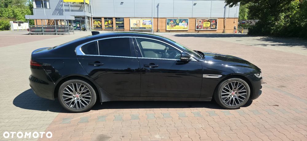 Jaguar XE 2.0 D180 AWD S - 6