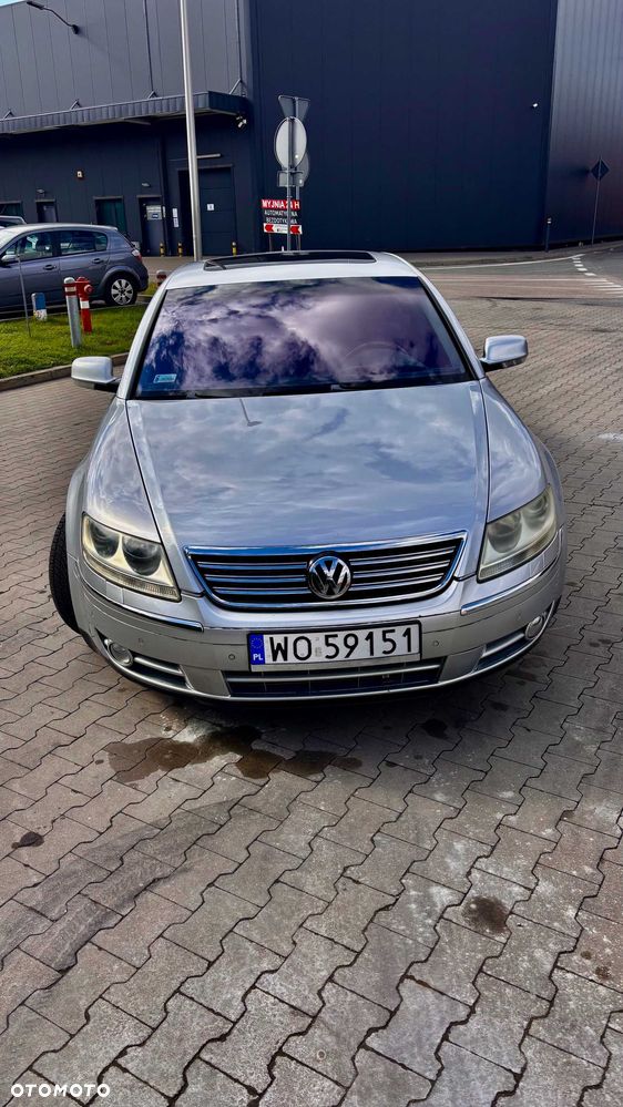 Volkswagen Phaeton - 1