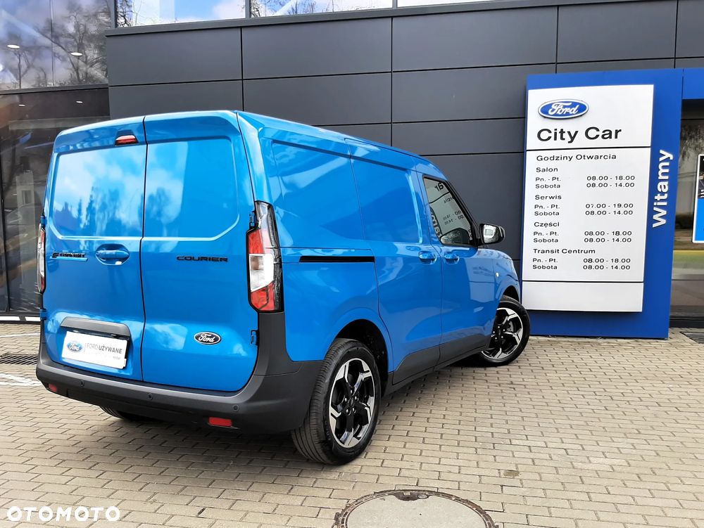 Ford Courier - 38