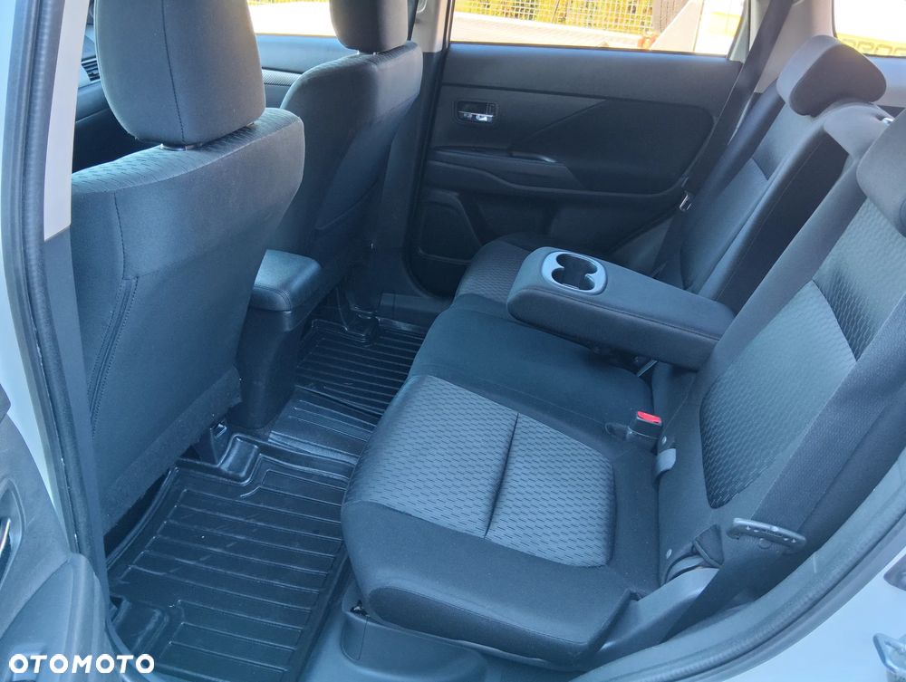 Mitsubishi Outlander - 13