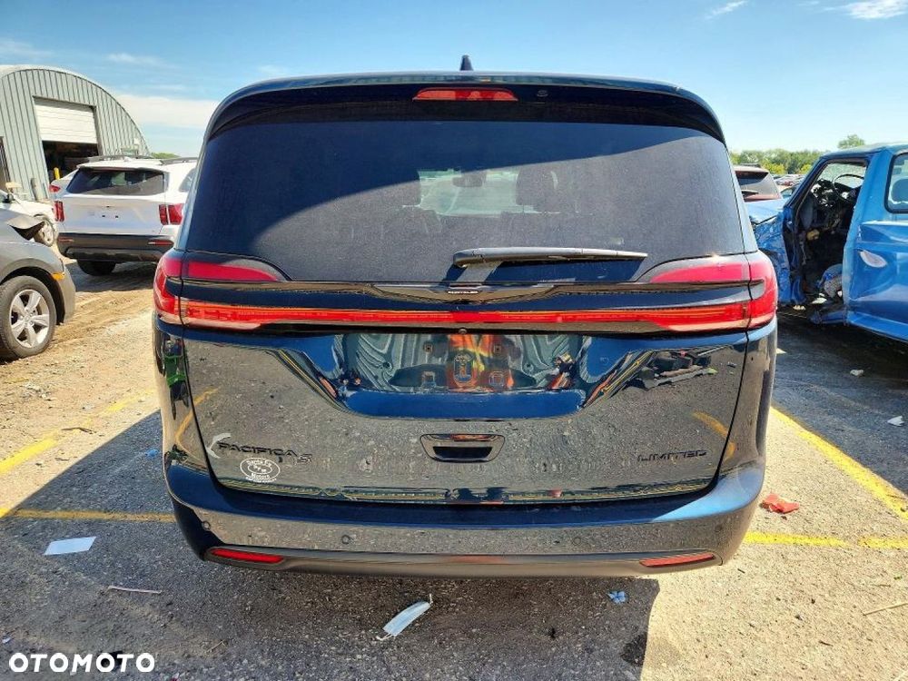 Chrysler Pacifica - 3