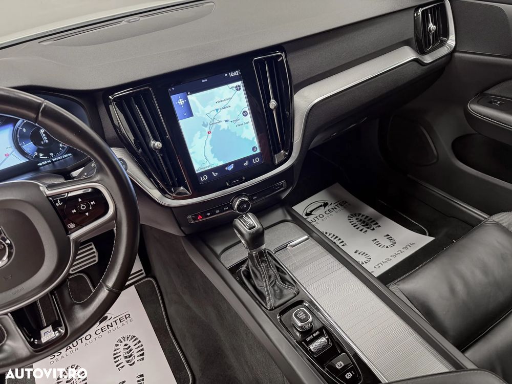 Volvo V60 D4 R-Design - 28
